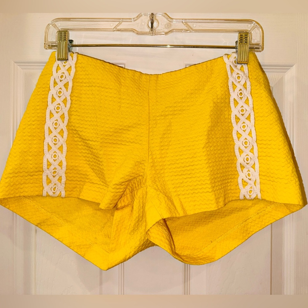 Lilly Pulitzer yellow appliqué shorts size 4 - very cute on